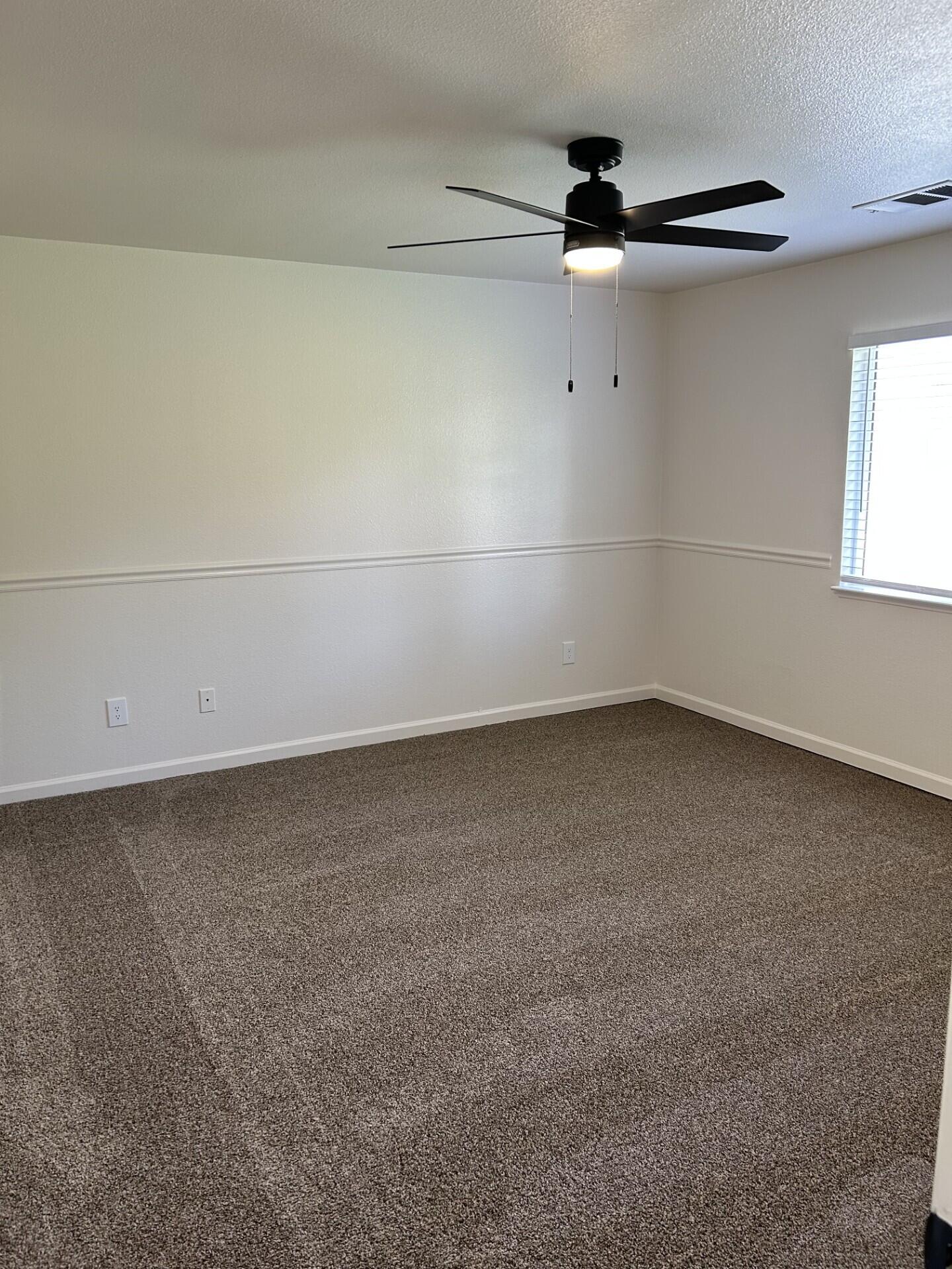 4724 W Manor Ct, Visalia, CA 93291