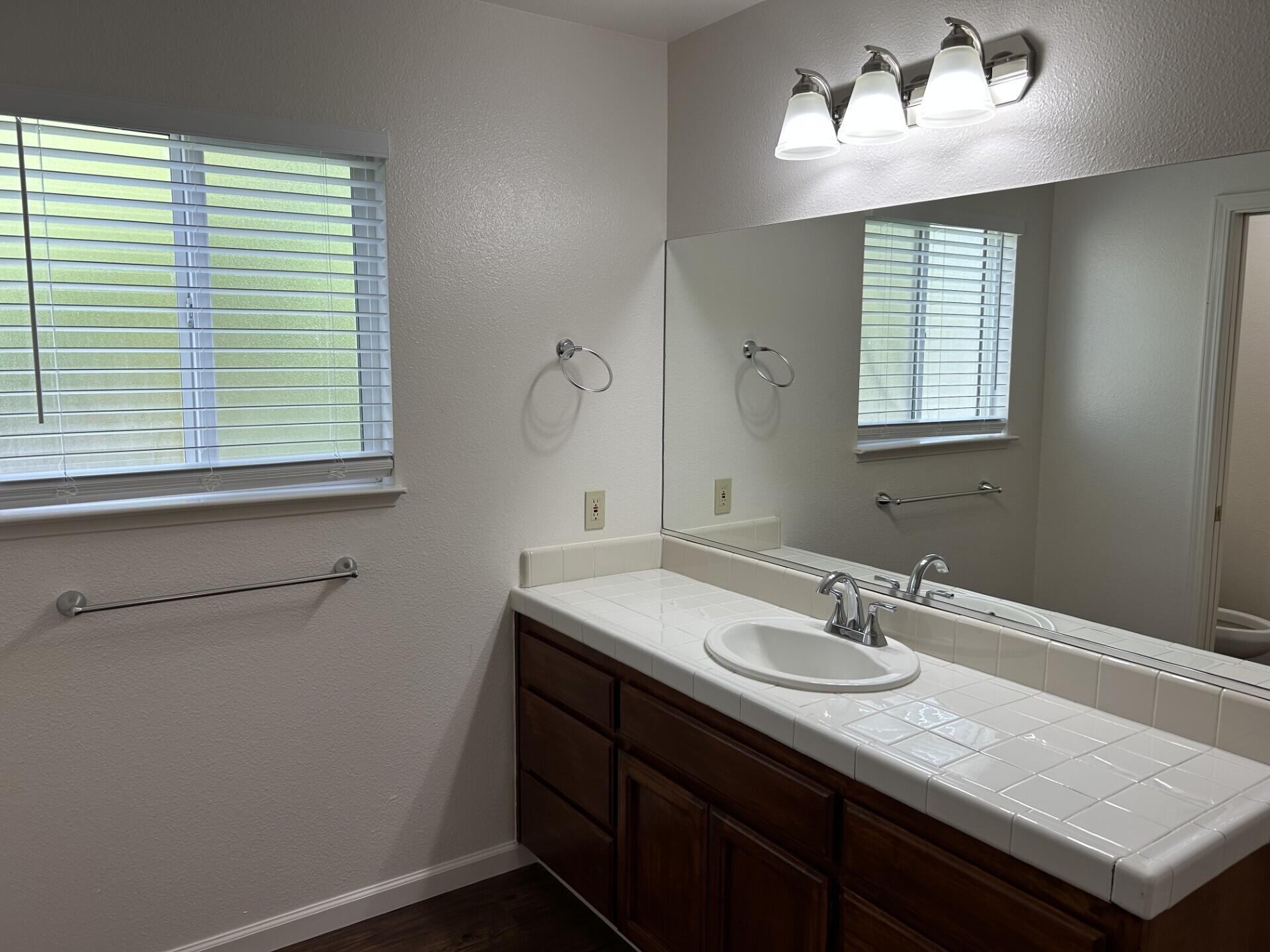 4724 W Manor Ct, Visalia, CA 93291