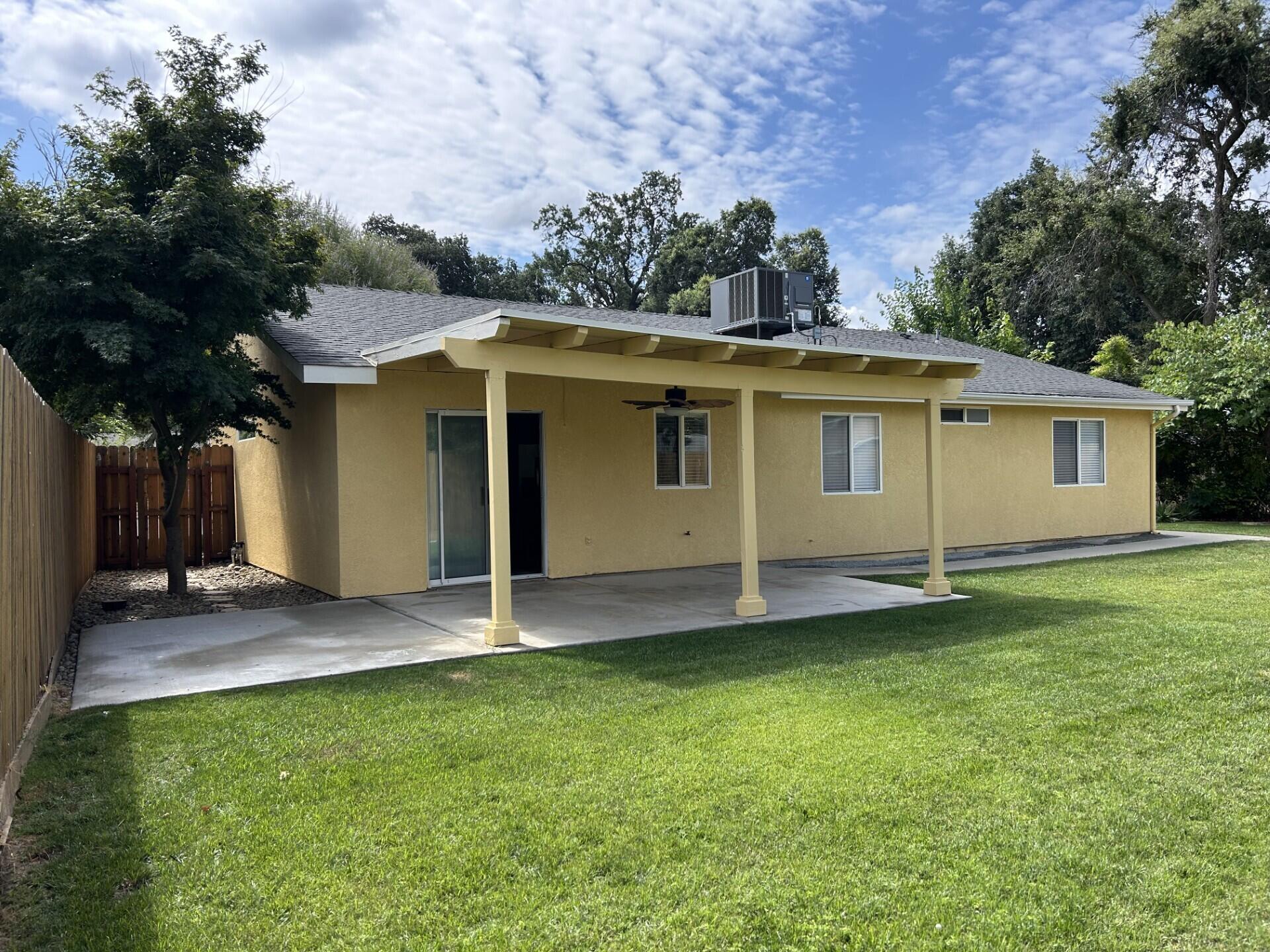 4724 W Manor Ct, Visalia, CA 93291