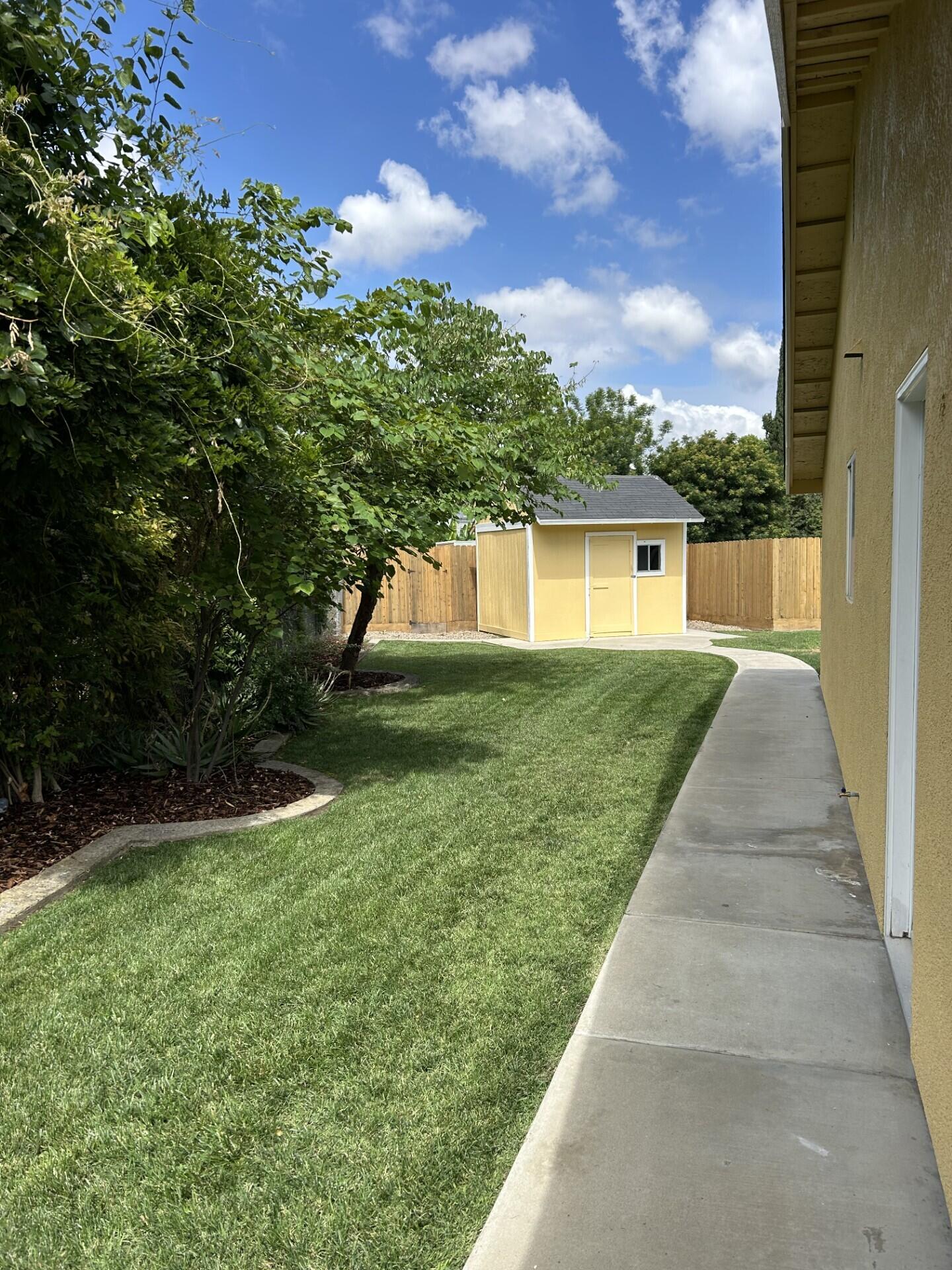 4724 W Manor Ct, Visalia, CA 93291
