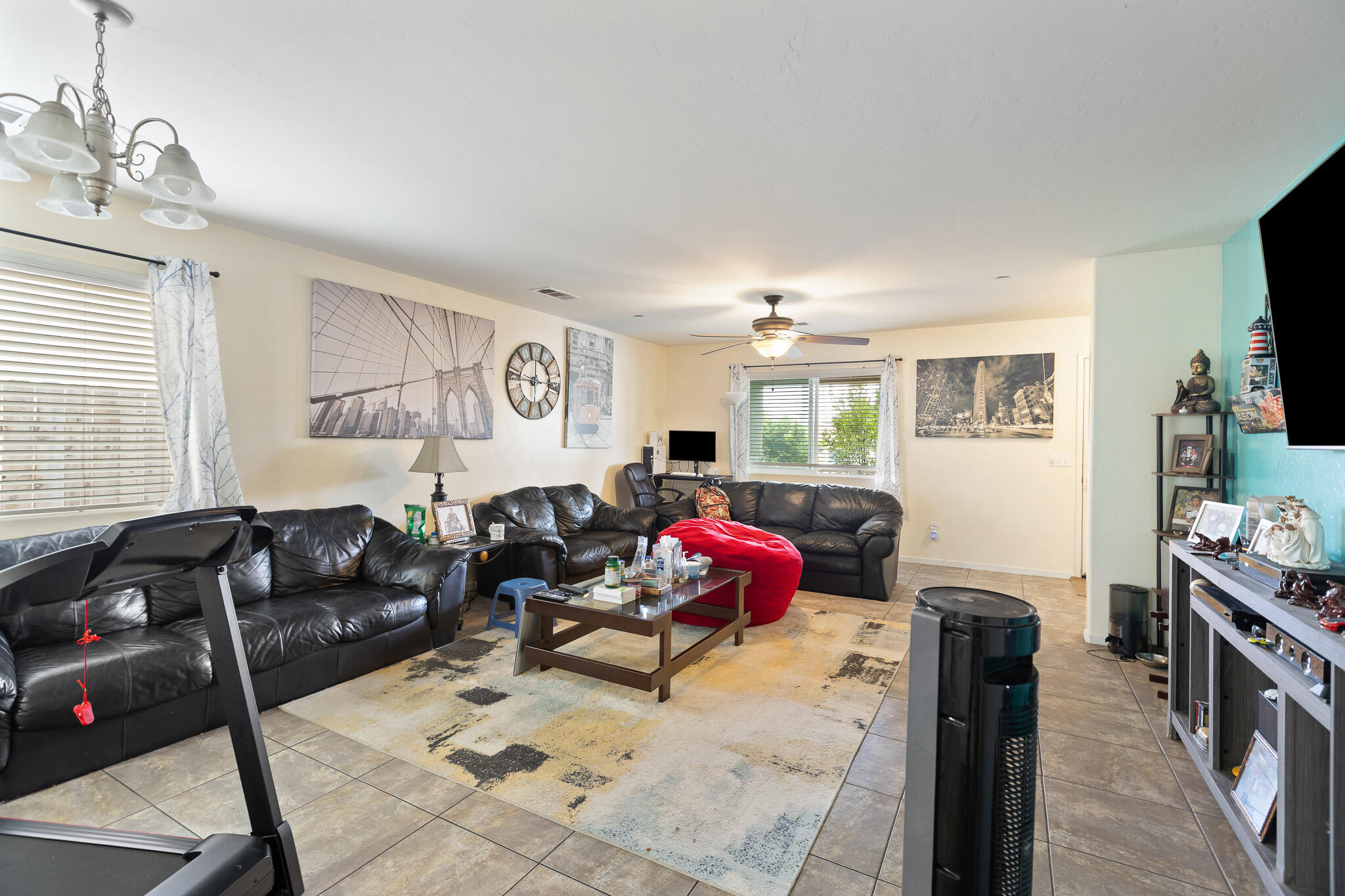 1702 Capistrano Ave, Tulare, CA 93274