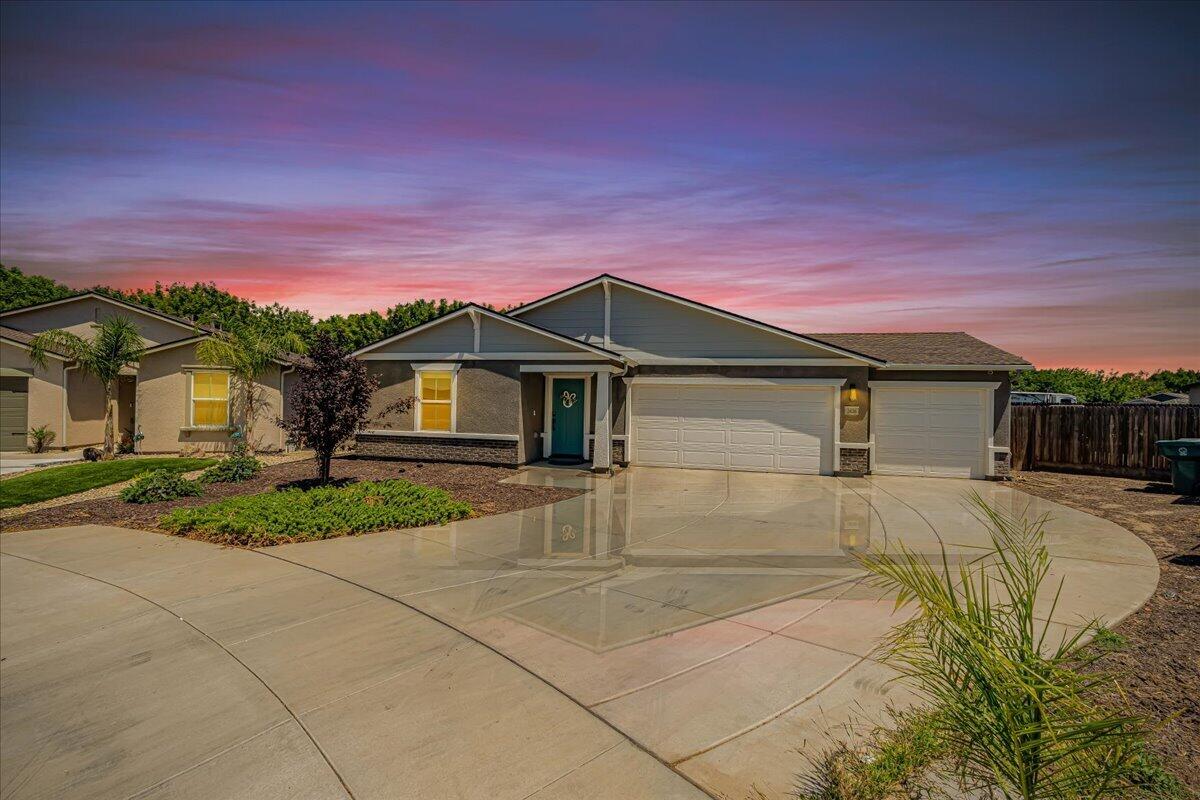 2428 Wolf Creek Pl, Tulare, CA 93274