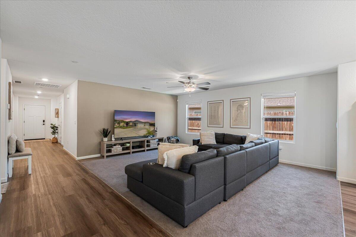 2428 Wolf Creek Pl, Tulare, CA 93274