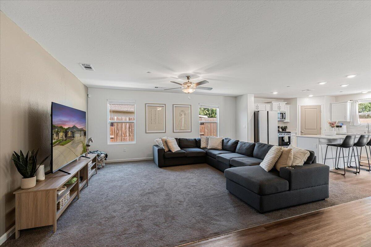 2428 Wolf Creek Pl, Tulare, CA 93274
