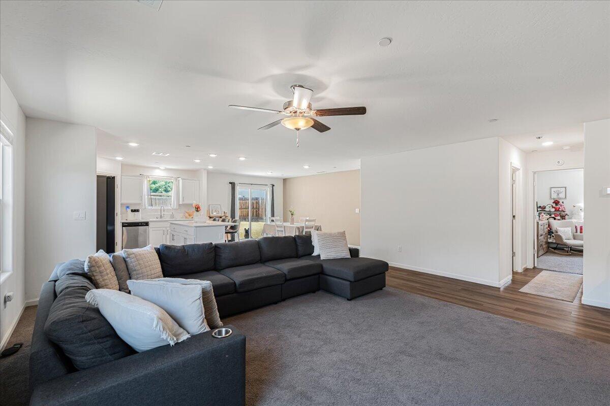 2428 Wolf Creek Pl, Tulare, CA 93274
