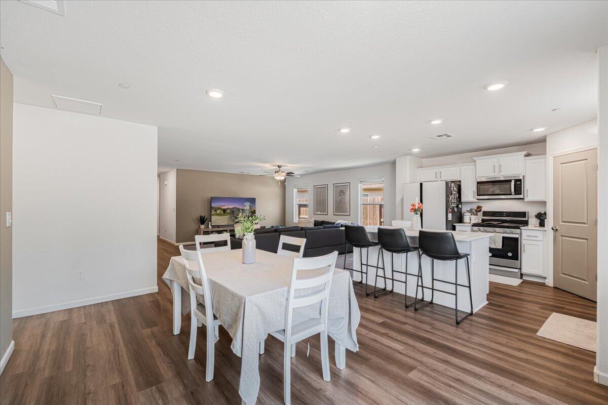 2428 Wolf Creek Pl, Tulare, CA 93274