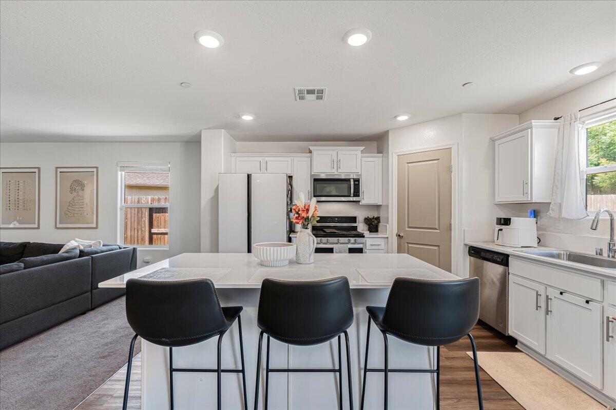 2428 Wolf Creek Pl, Tulare, CA 93274