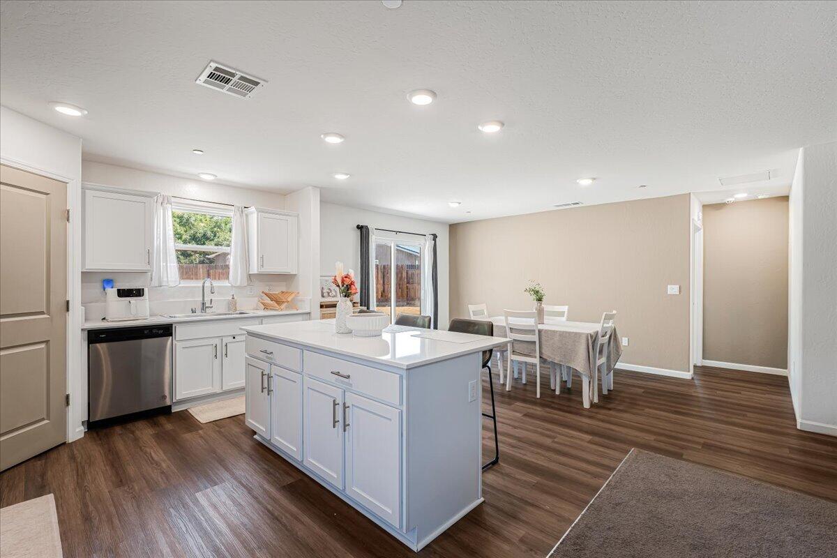 2428 Wolf Creek Pl, Tulare, CA 93274