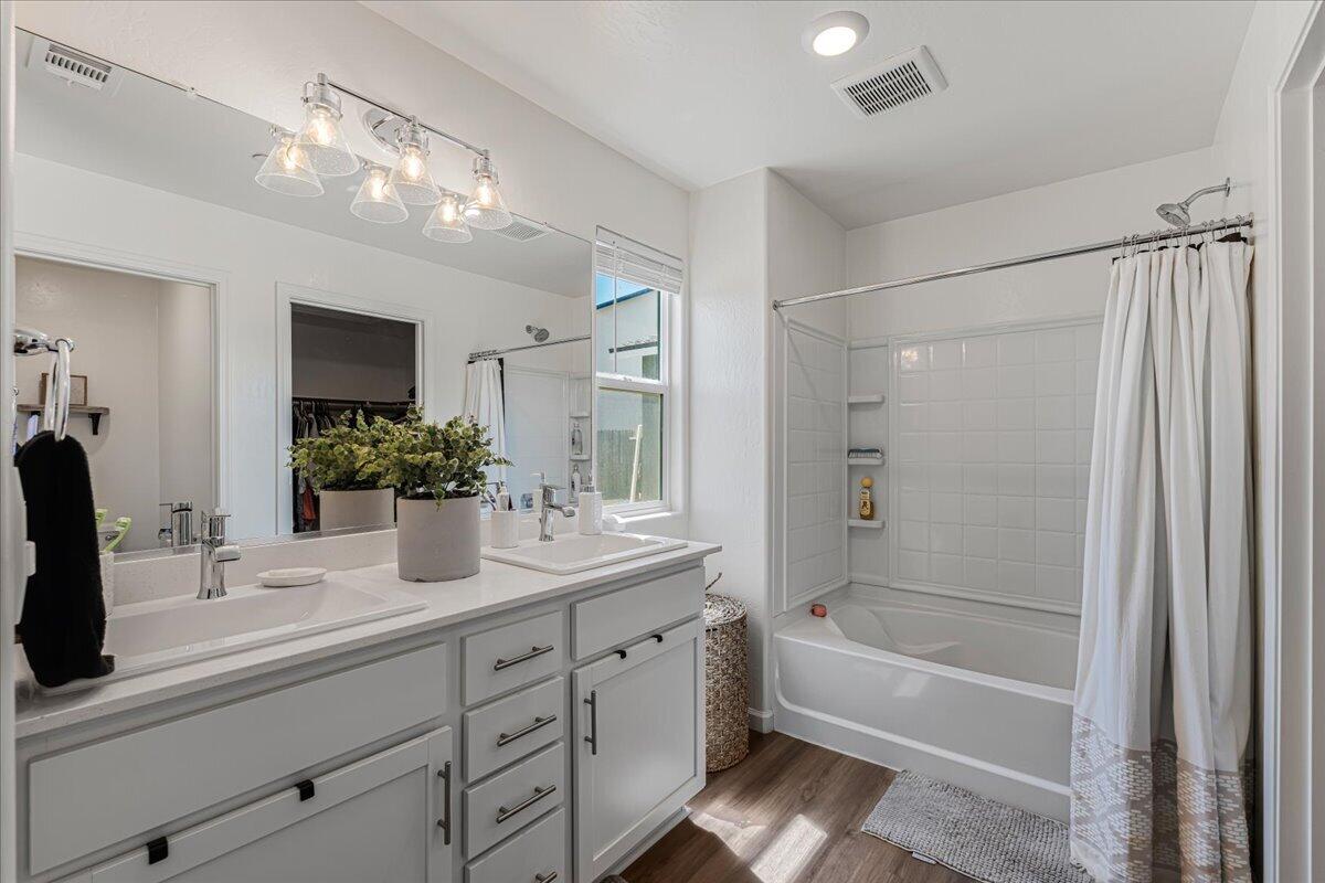 2428 Wolf Creek Pl, Tulare, CA 93274