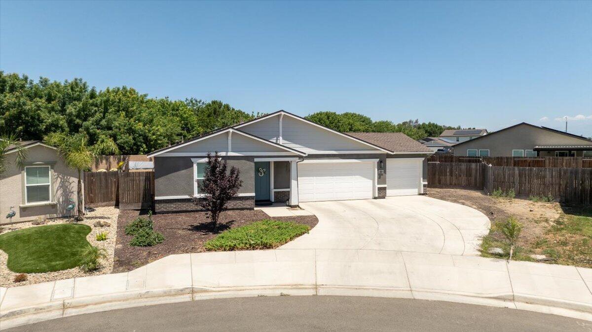 2428 Wolf Creek Pl, Tulare, CA 93274