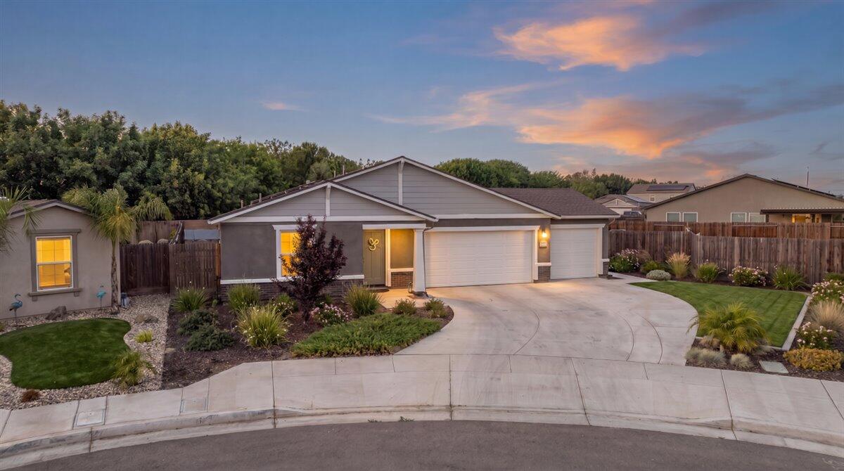 2428 Wolf Creek Pl, Tulare, CA 93274