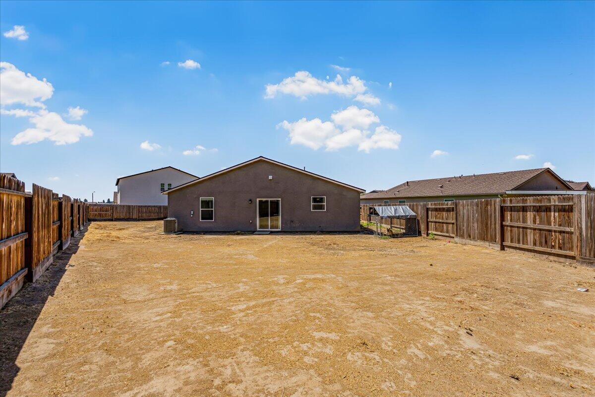 2428 Wolf Creek Pl, Tulare, CA 93274