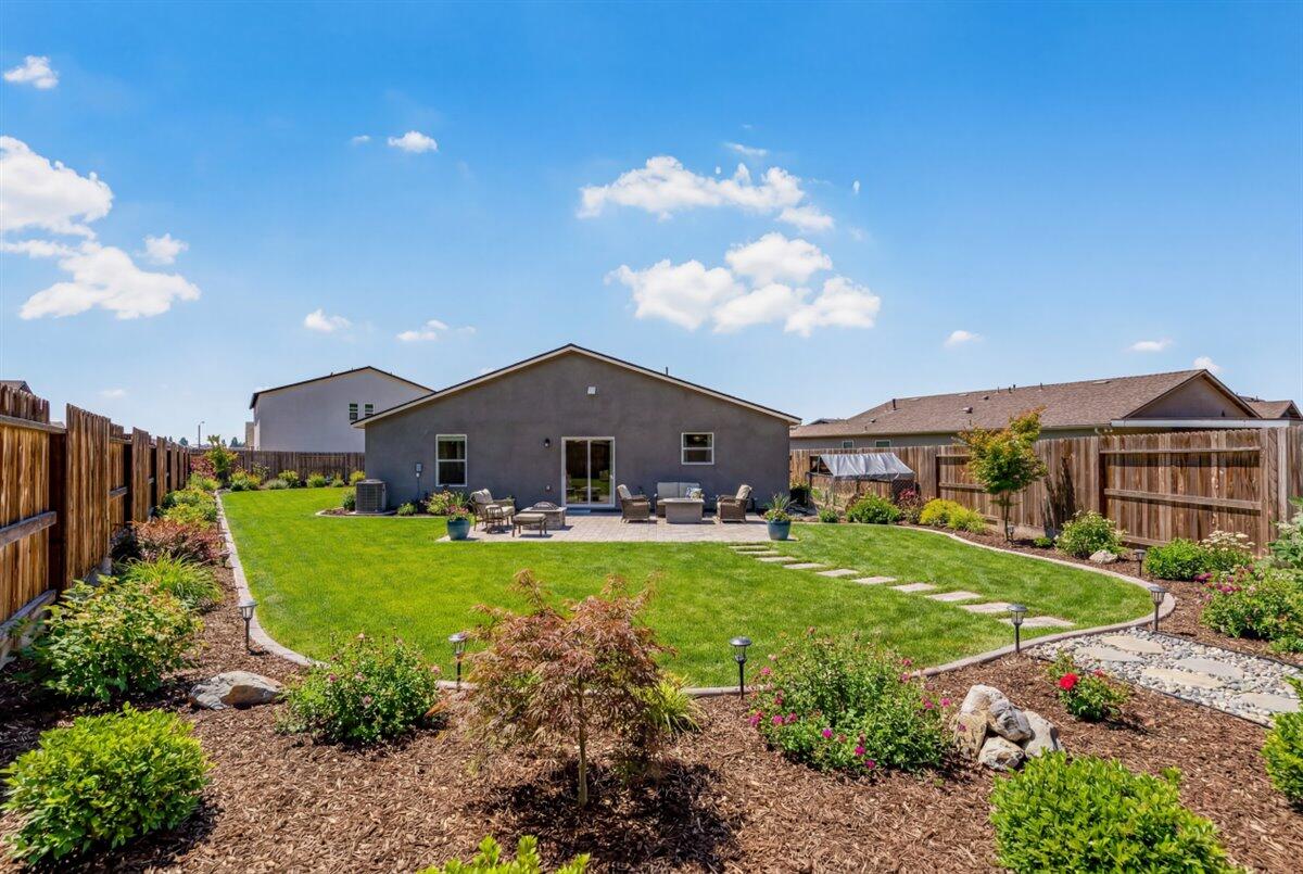 2428 Wolf Creek Pl, Tulare, CA 93274