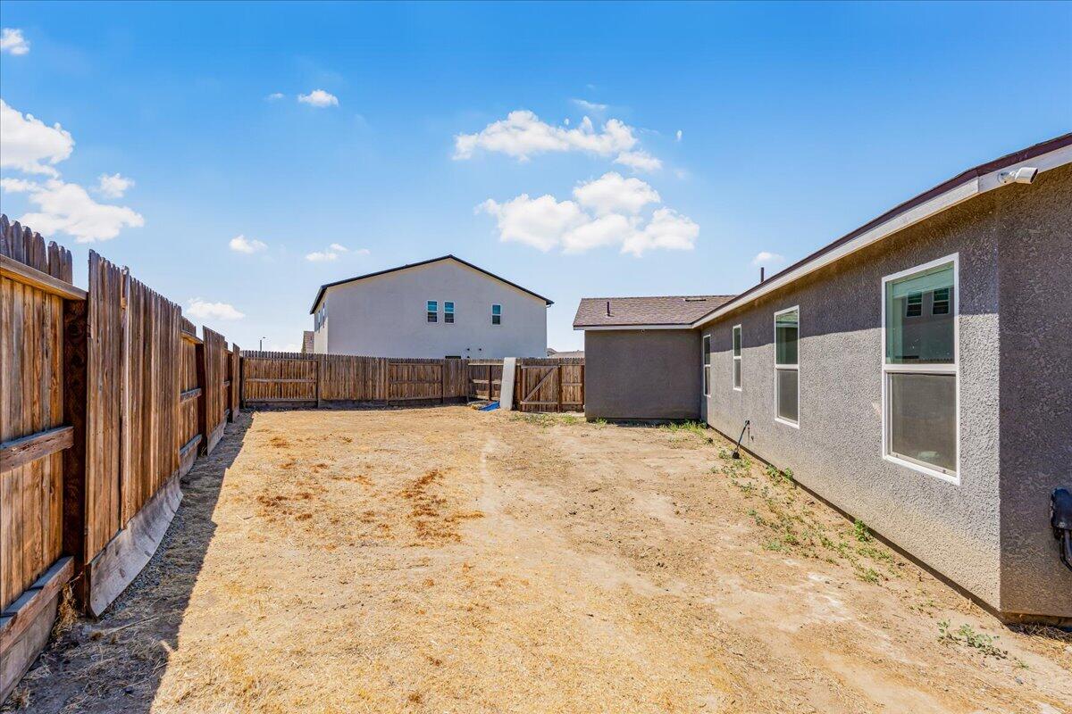 2428 Wolf Creek Pl, Tulare, CA 93274
