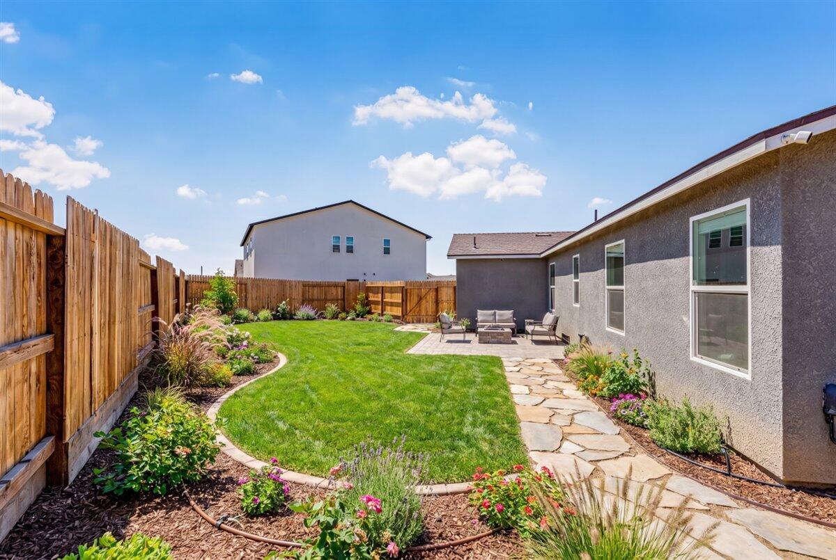 2428 Wolf Creek Pl, Tulare, CA 93274