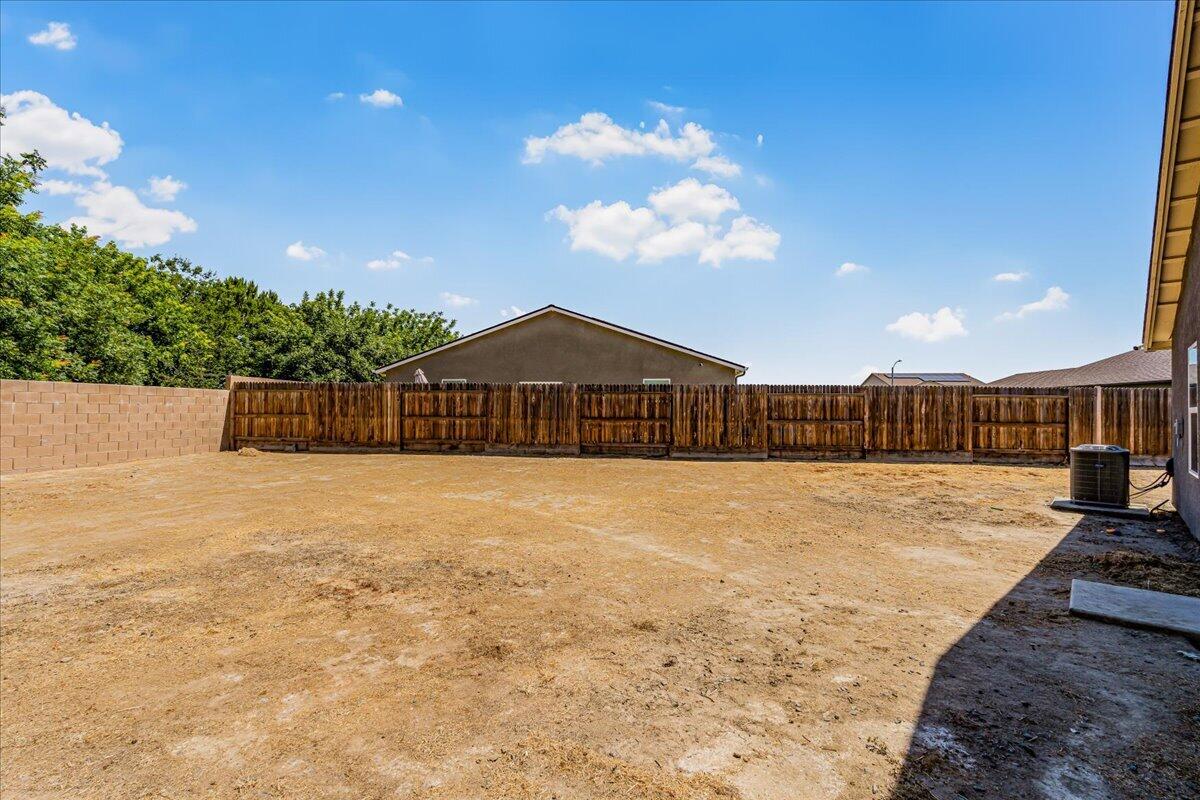 2428 Wolf Creek Pl, Tulare, CA 93274