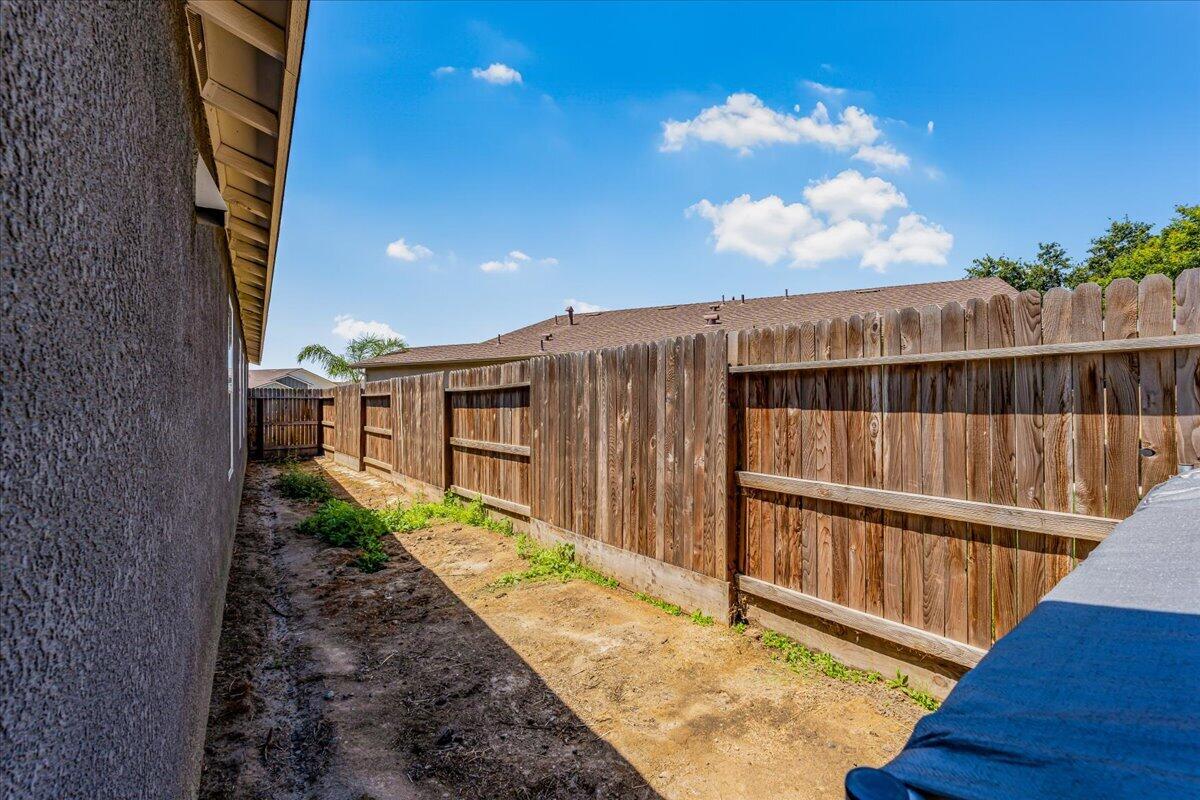 2428 Wolf Creek Pl, Tulare, CA 93274