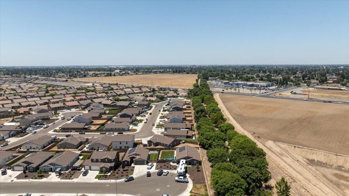 2428 Wolf Creek Pl, Tulare, CA 93274