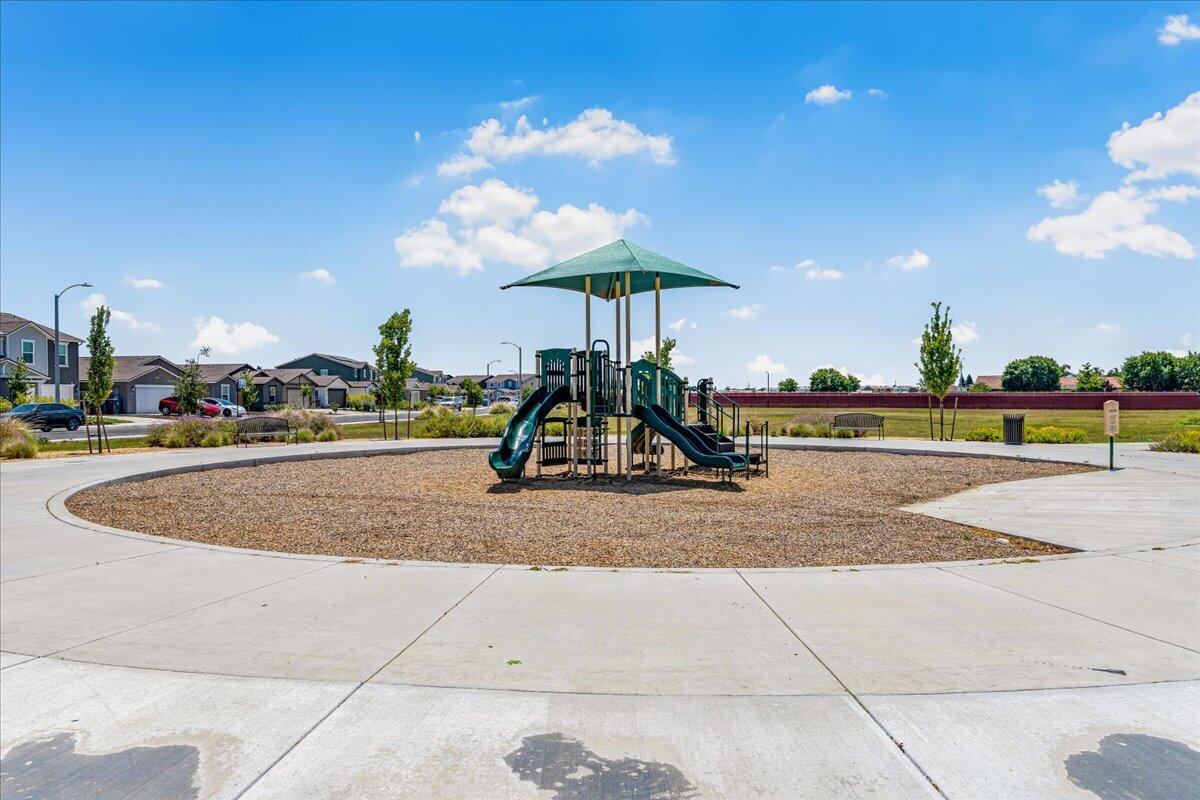 2428 Wolf Creek Pl, Tulare, CA 93274