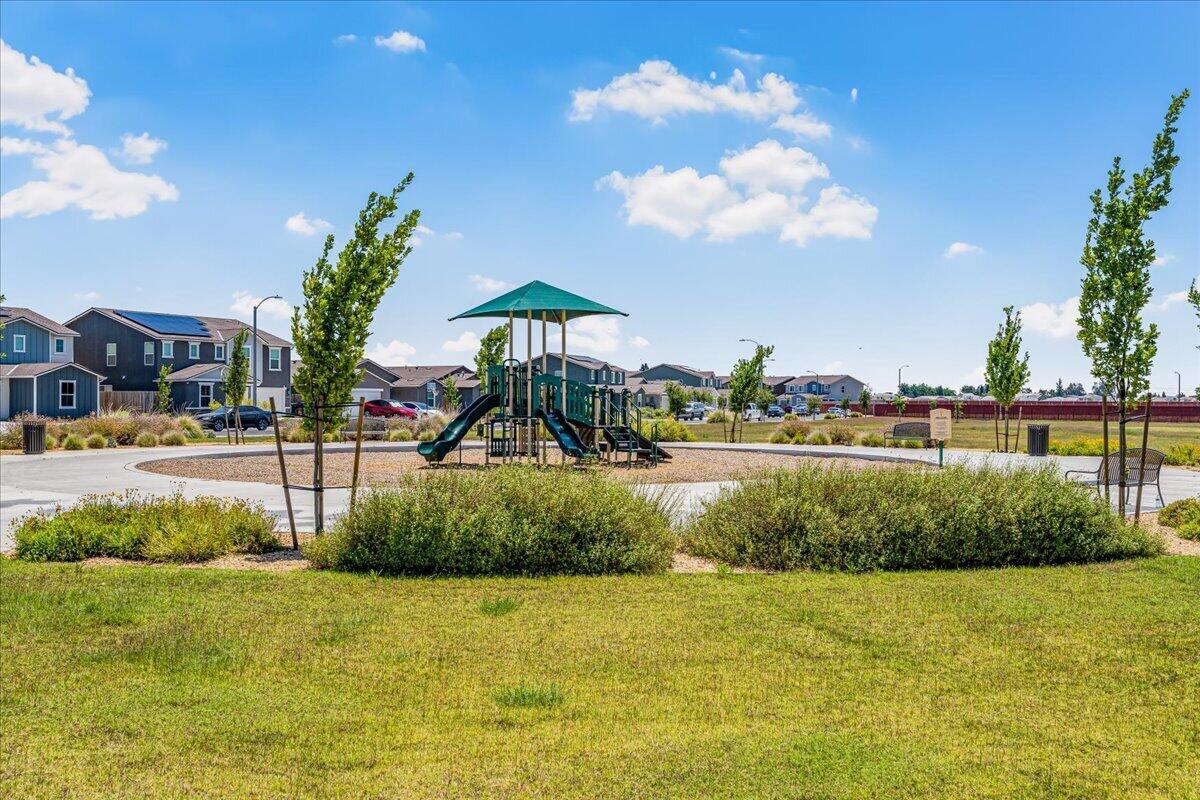 2428 Wolf Creek Pl, Tulare, CA 93274