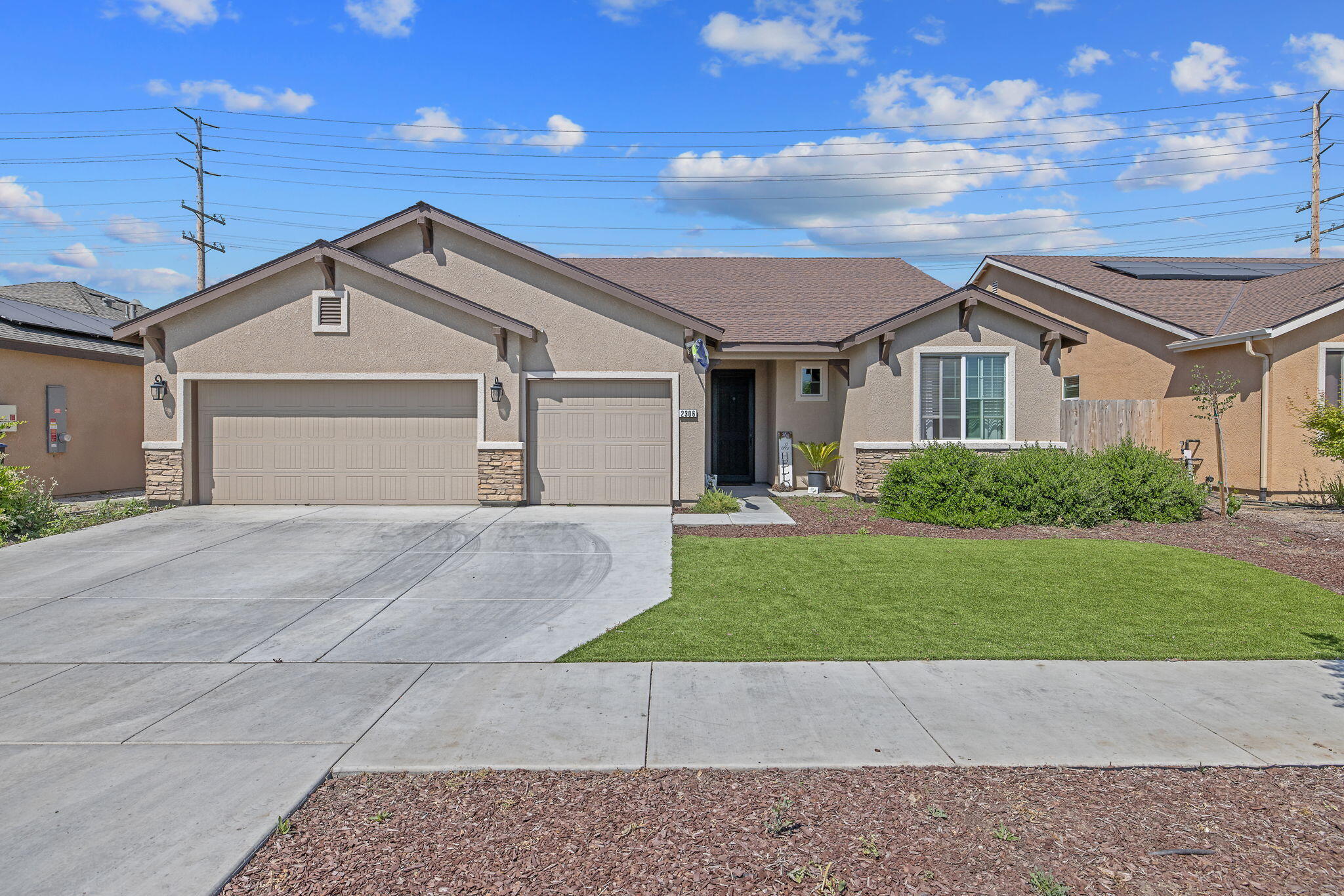2306 E Mesa Ct, Visalia, CA 93292