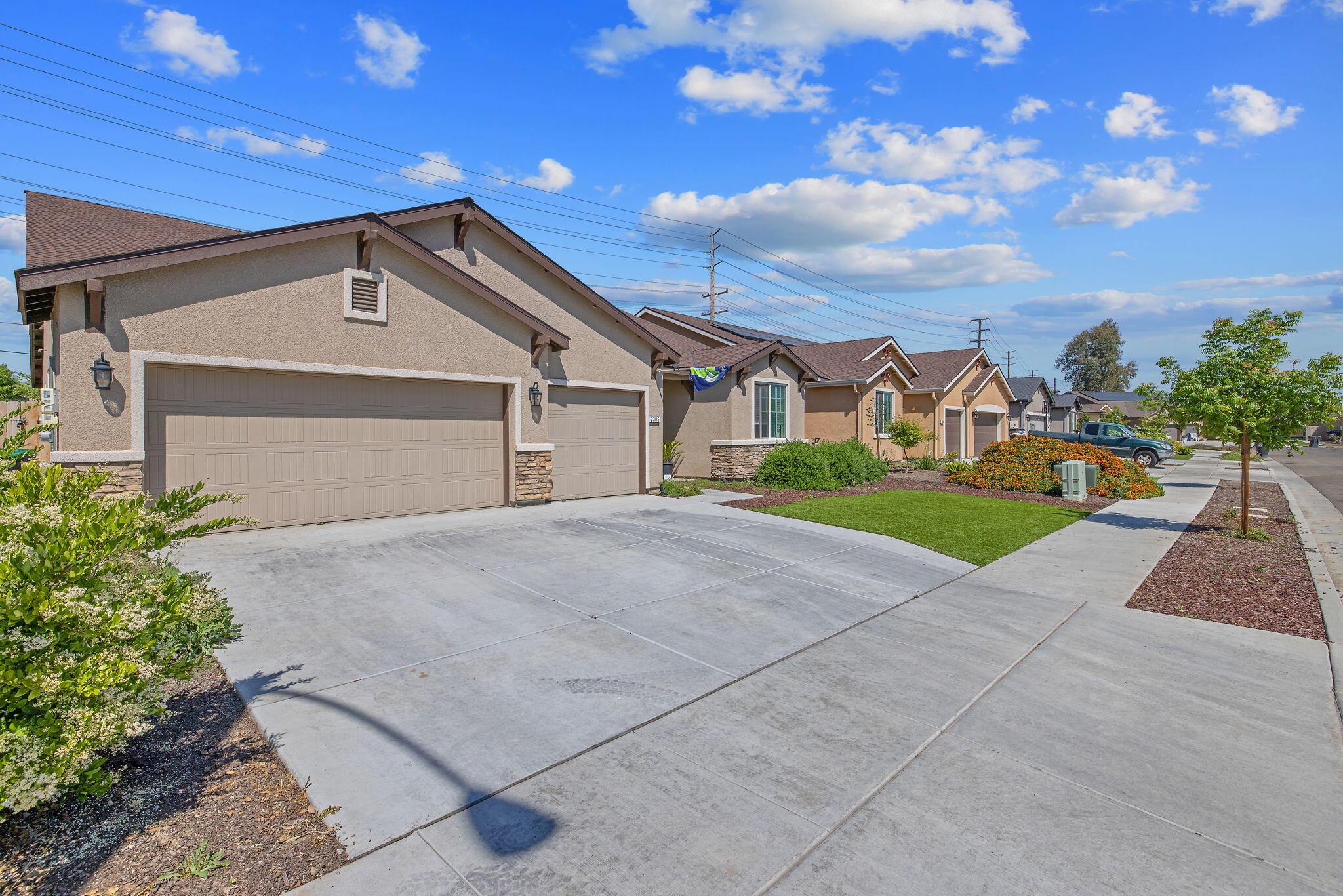 2306 E Mesa Ct, Visalia, CA 93292