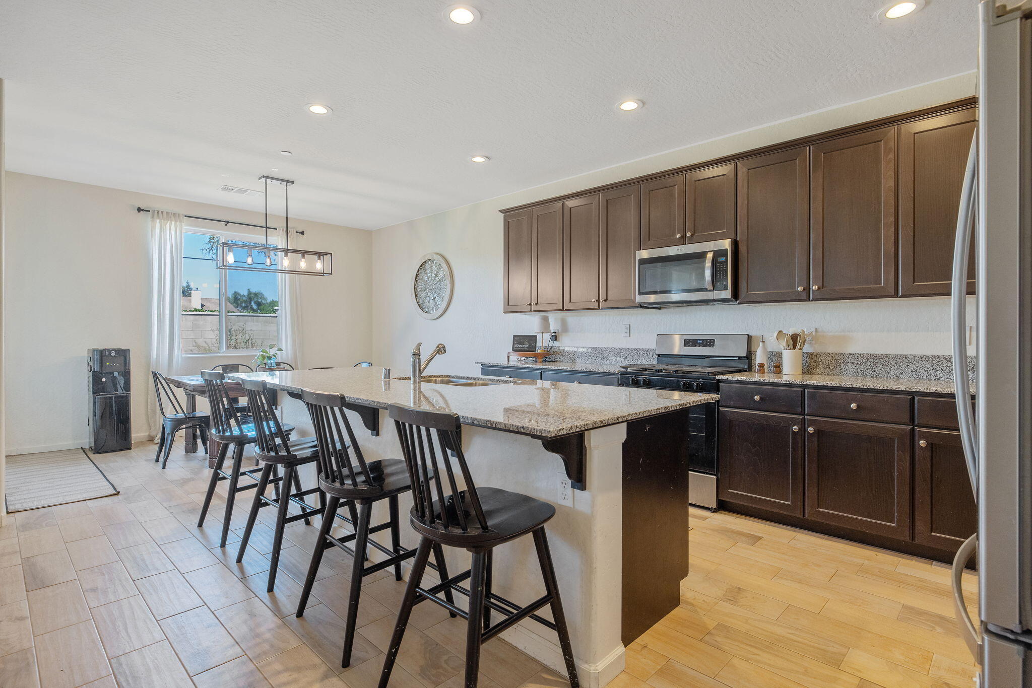 2306 E Mesa Ct, Visalia, CA 93292