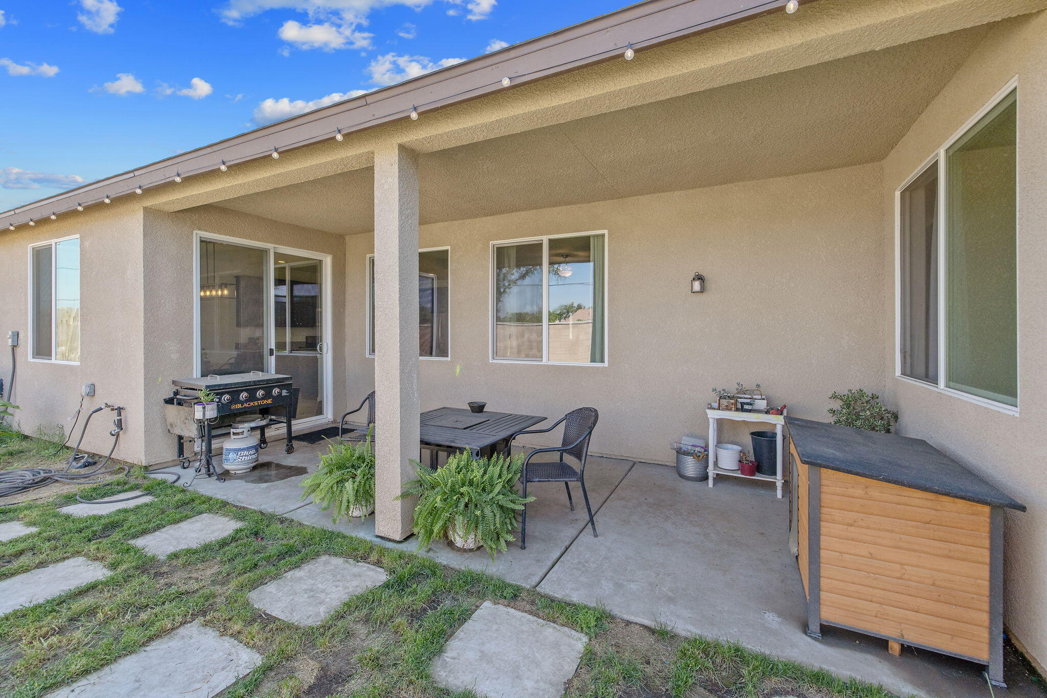 2306 E Mesa Ct, Visalia, CA 93292