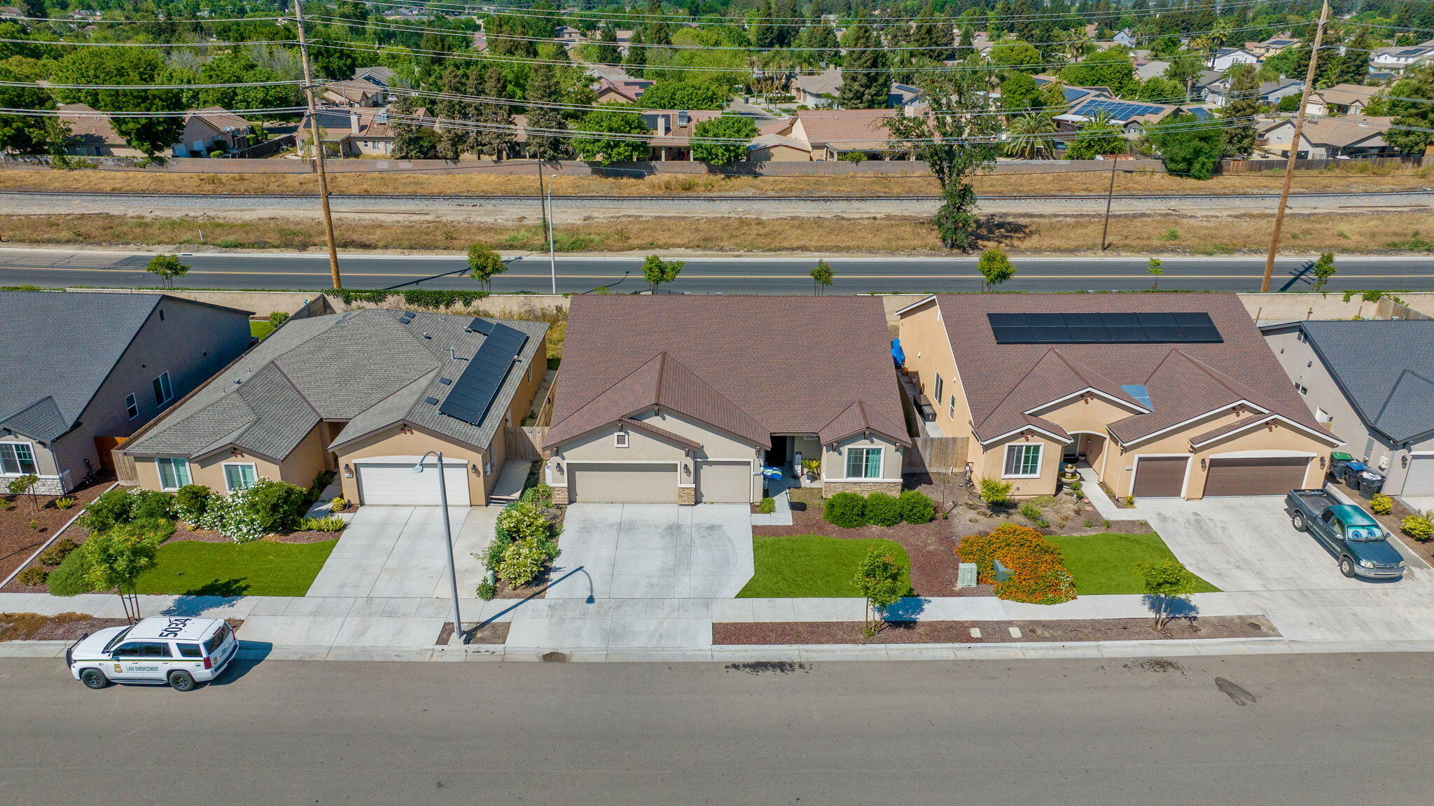 2306 E Mesa Ct, Visalia, CA 93292