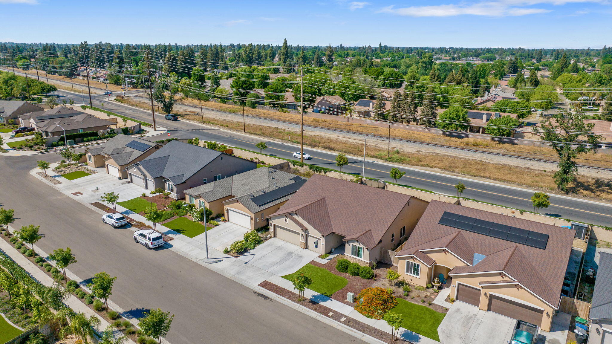 2306 E Mesa Ct, Visalia, CA 93292