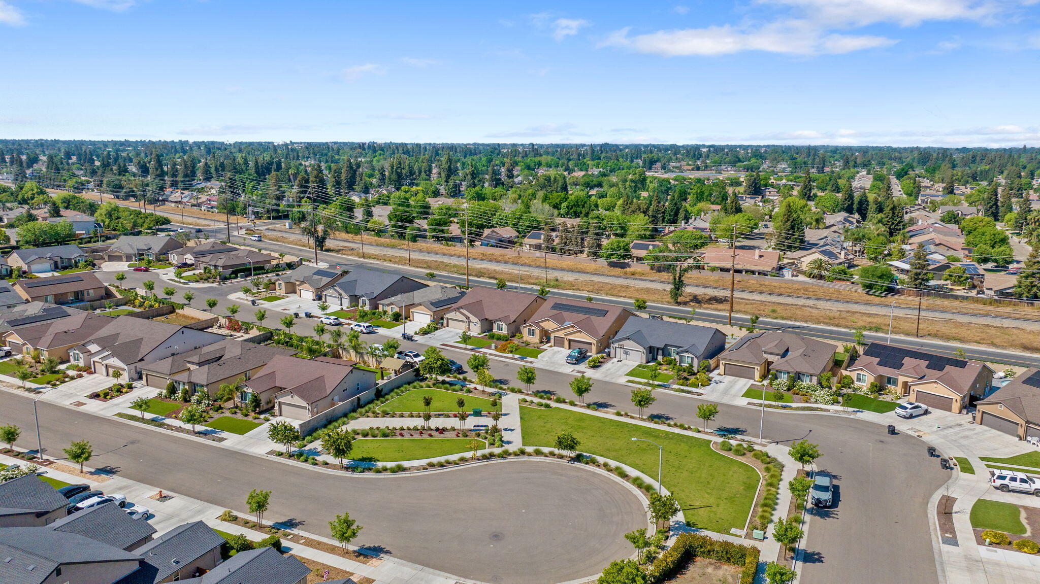 2306 E Mesa Ct, Visalia, CA 93292