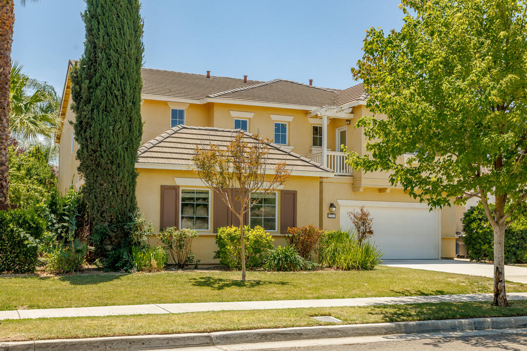 2563 Riviera Ct, Tulare, CA 93274
