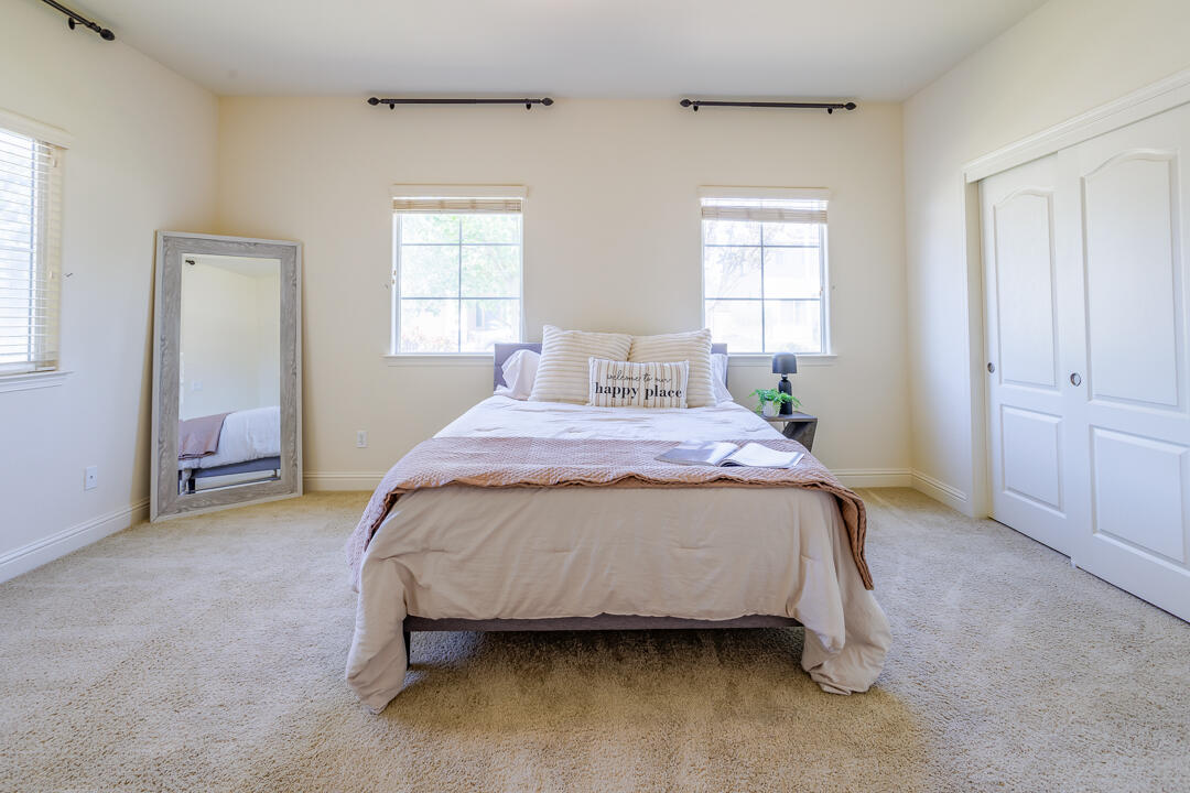 2563 Riviera Ct, Tulare, CA 93274