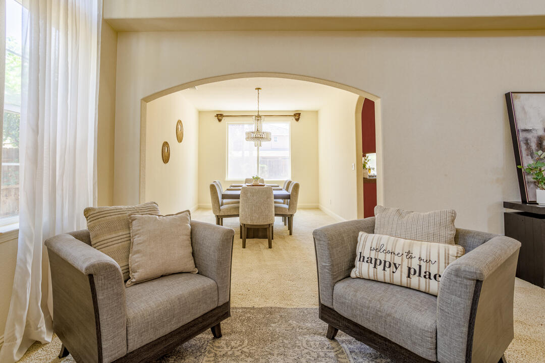 2563 Riviera Ct, Tulare, CA 93274