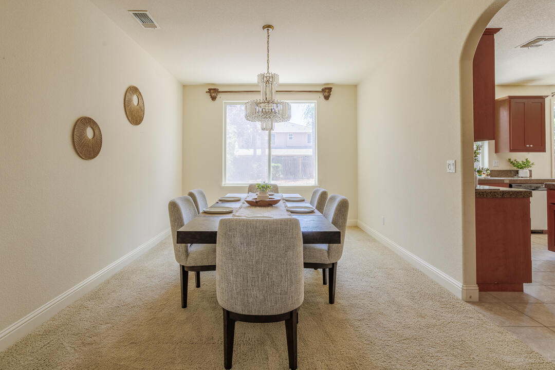 2563 Riviera Ct, Tulare, CA 93274