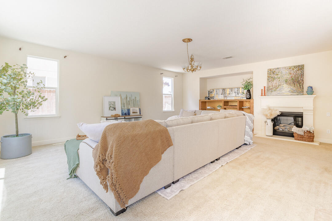2563 Riviera Ct, Tulare, CA 93274