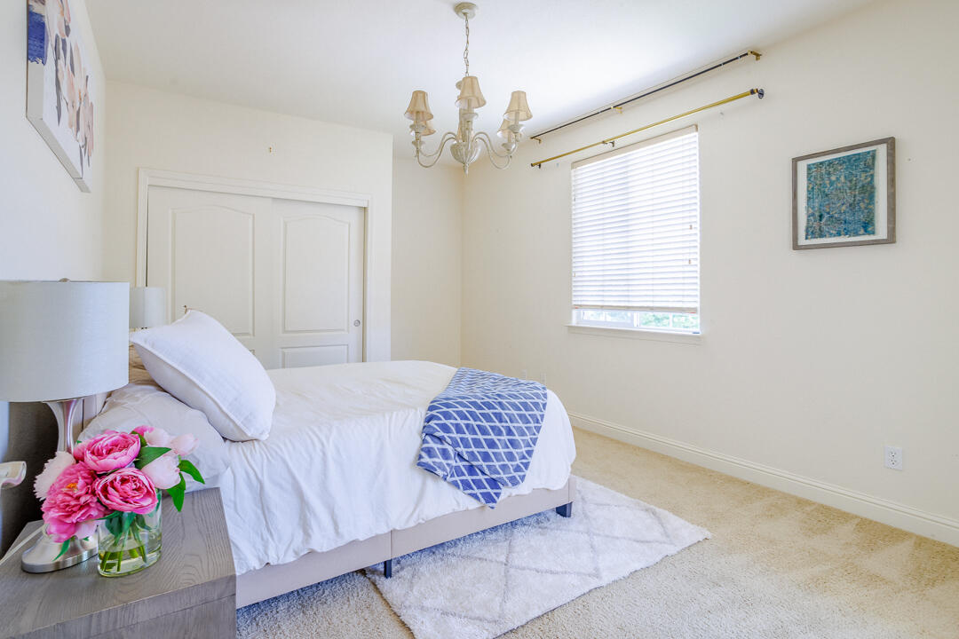 2563 Riviera Ct, Tulare, CA 93274