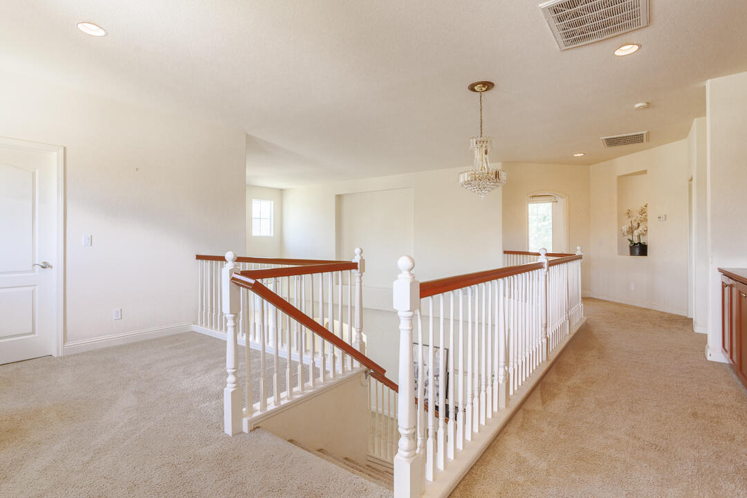 2563 Riviera Ct, Tulare, CA 93274