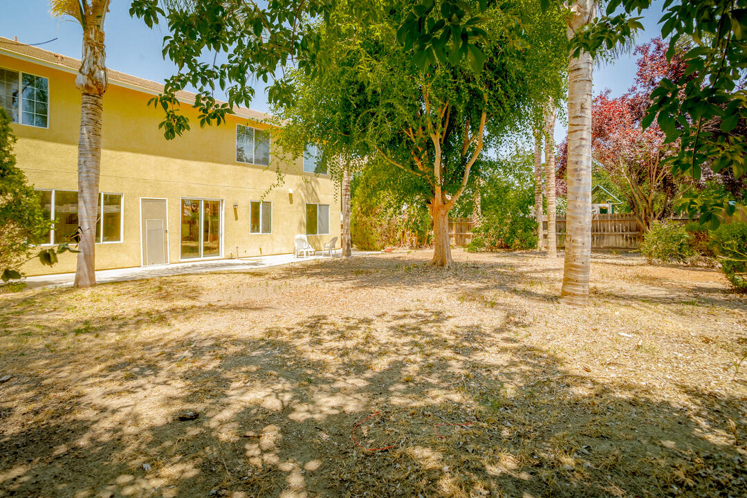 2563 Riviera Ct, Tulare, CA 93274