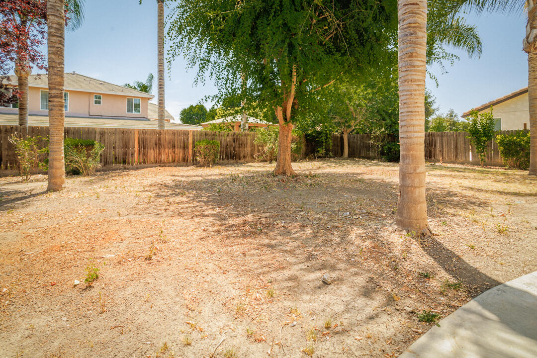 2563 Riviera Ct, Tulare, CA 93274