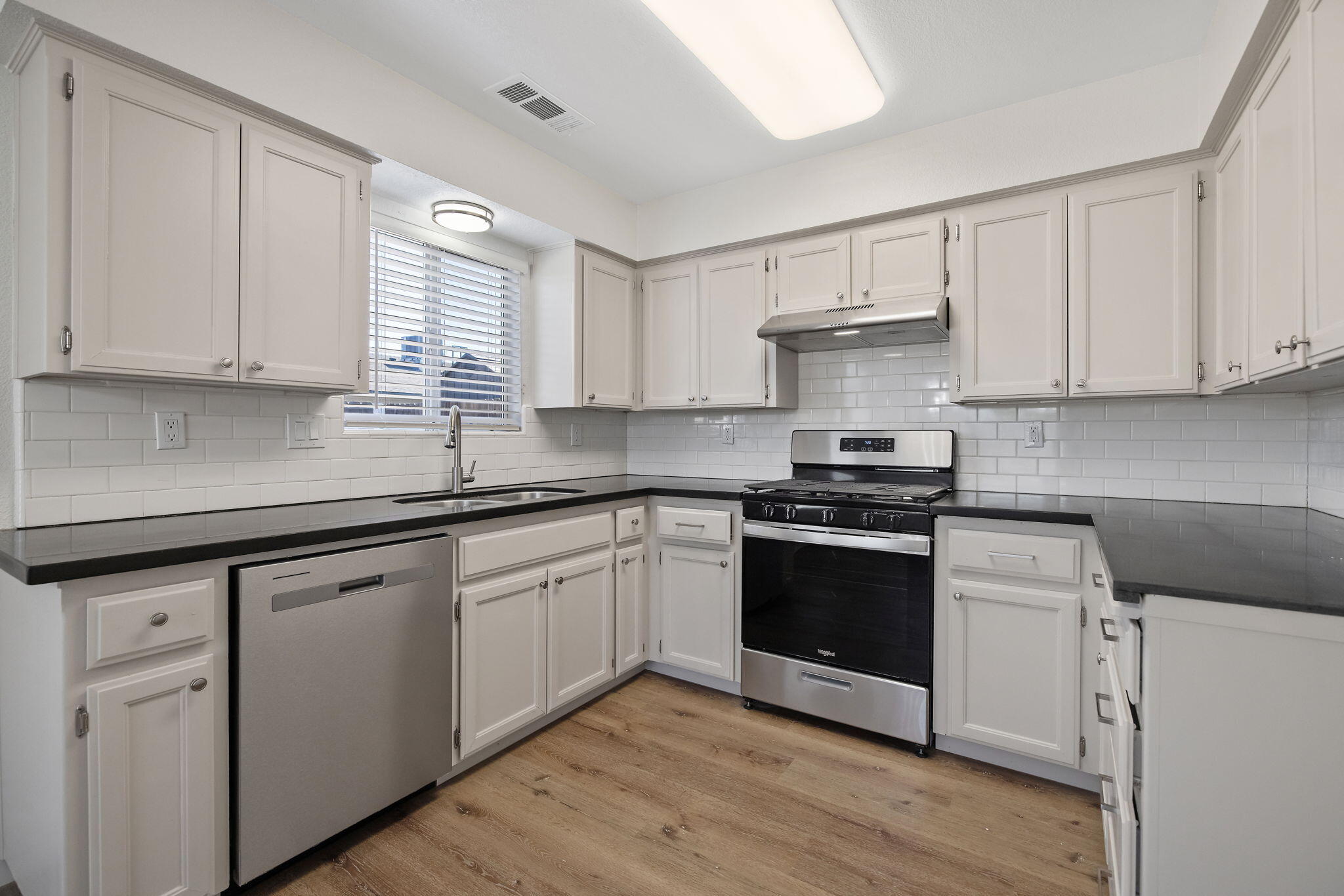 593 Peachwood, Tulare, CA 93274