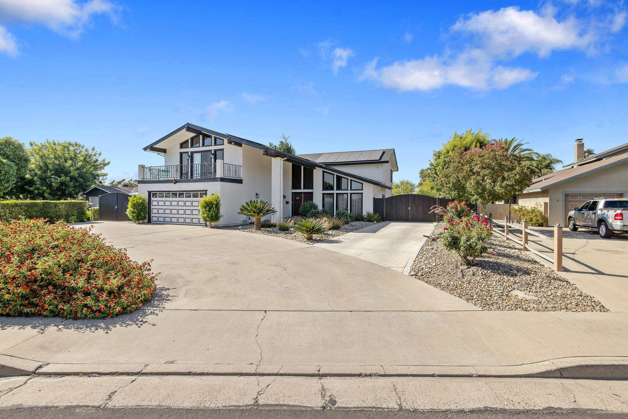 723 W Pine St, Exeter, CA 93221