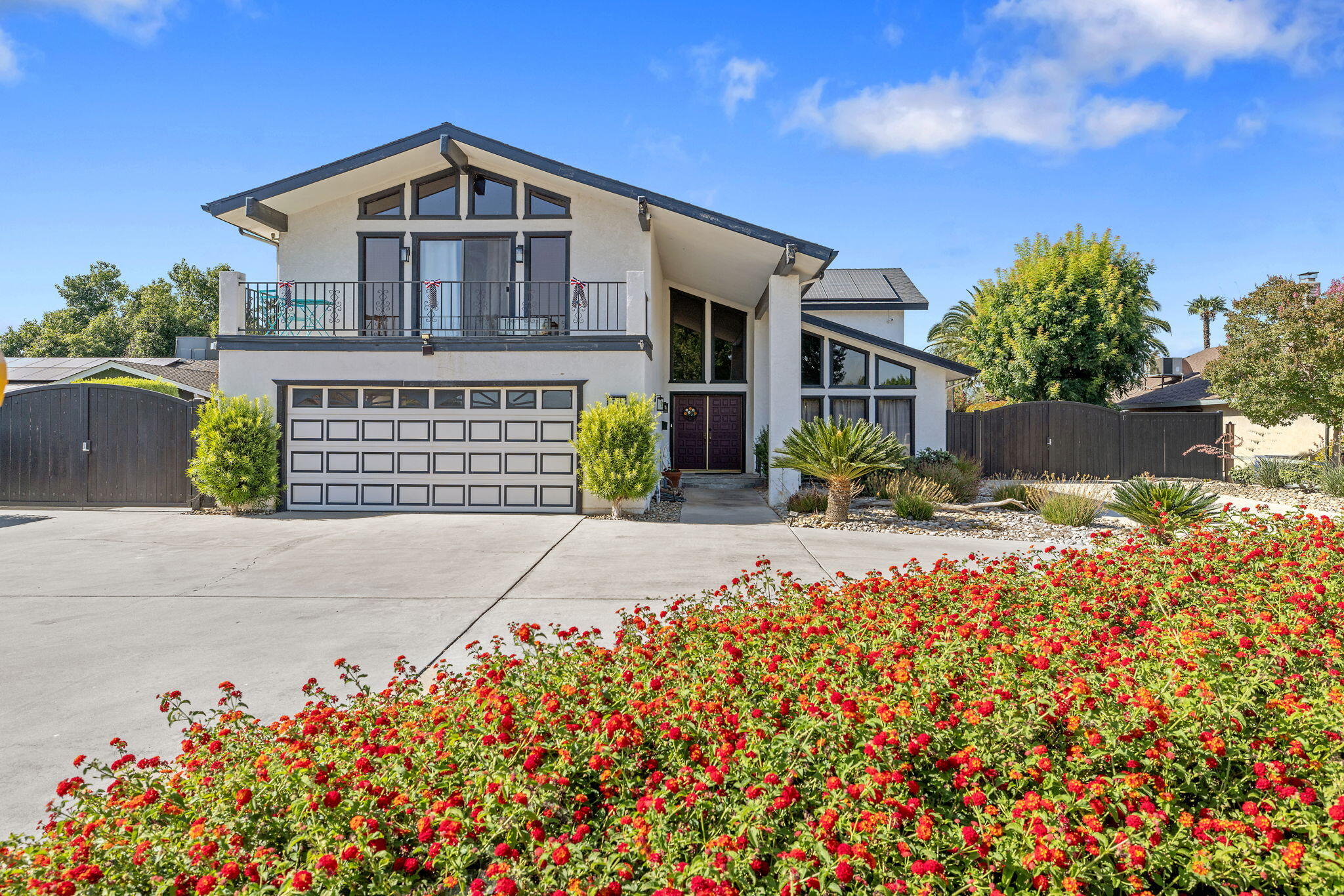 723 W Pine St, Exeter, CA 93221