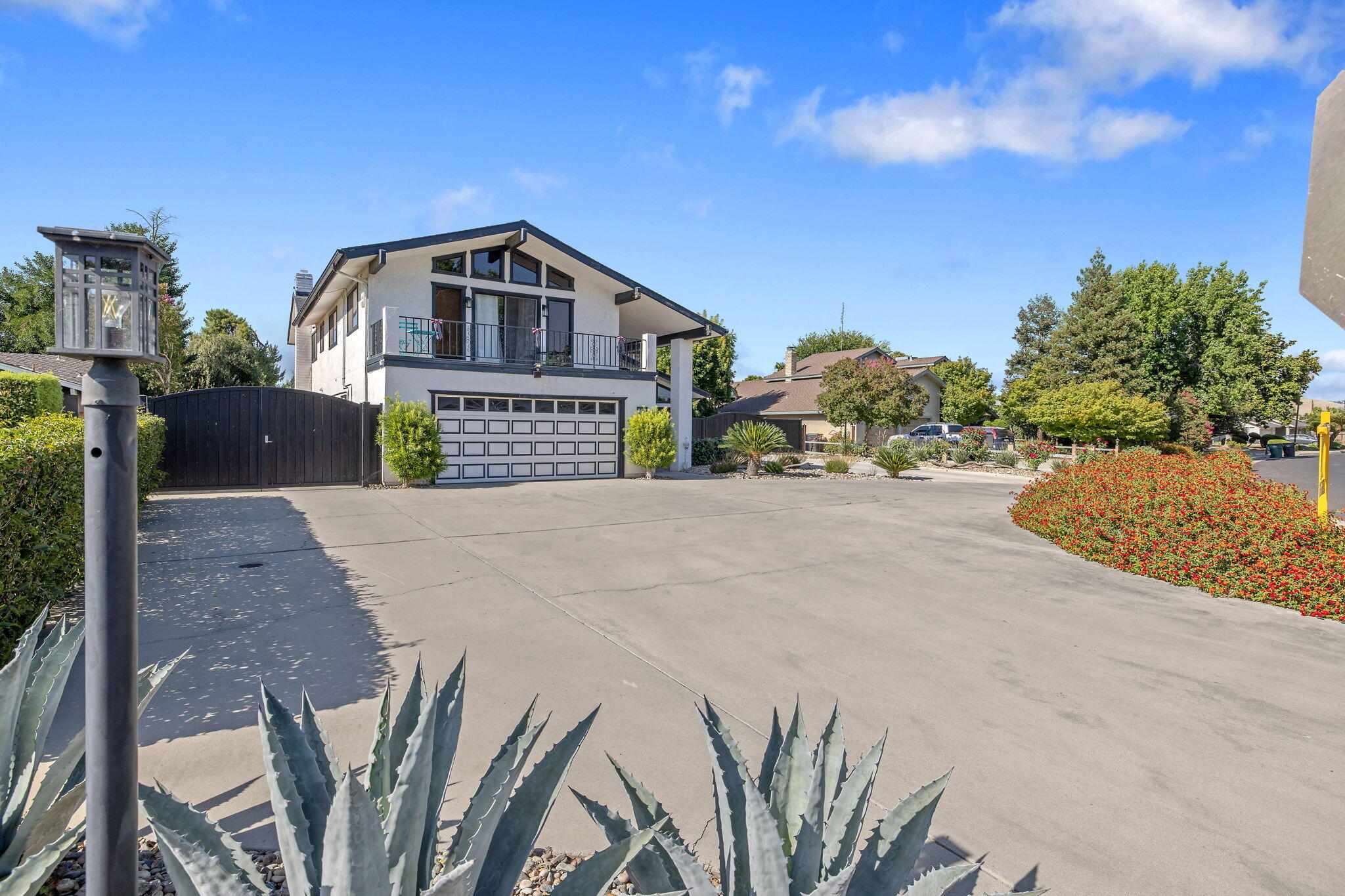 723 W Pine St, Exeter, CA 93221