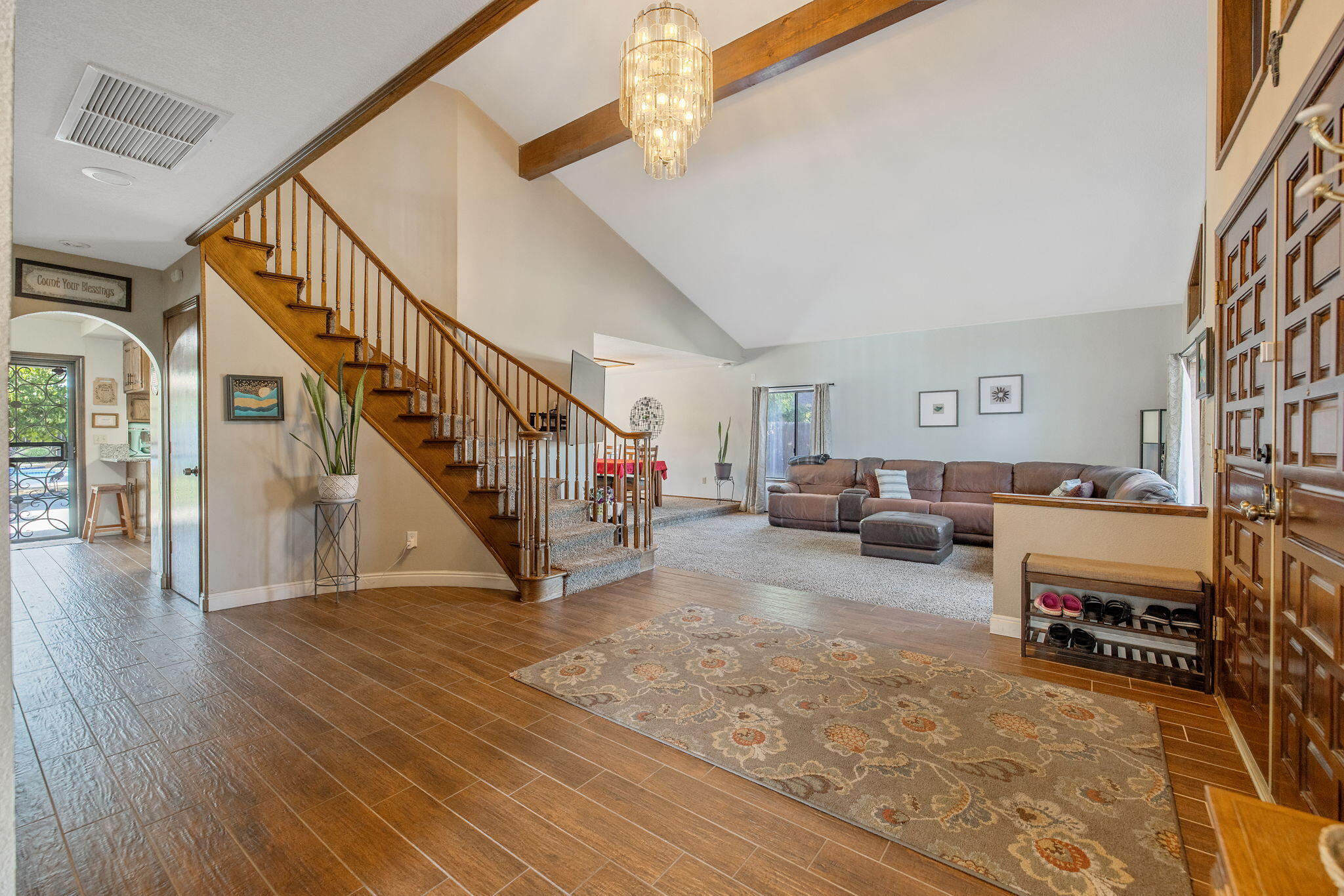 723 W Pine St, Exeter, CA 93221