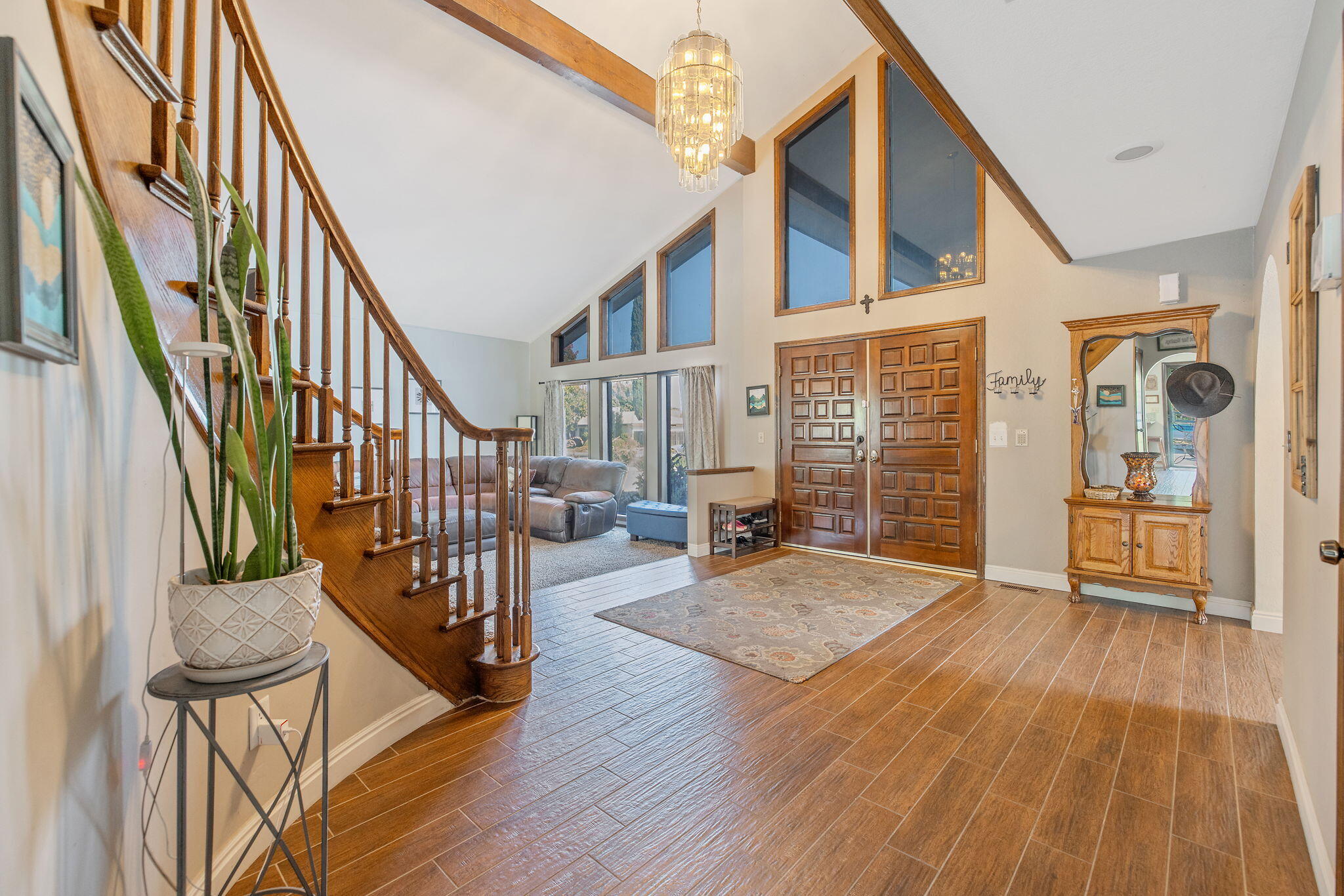 723 W Pine St, Exeter, CA 93221