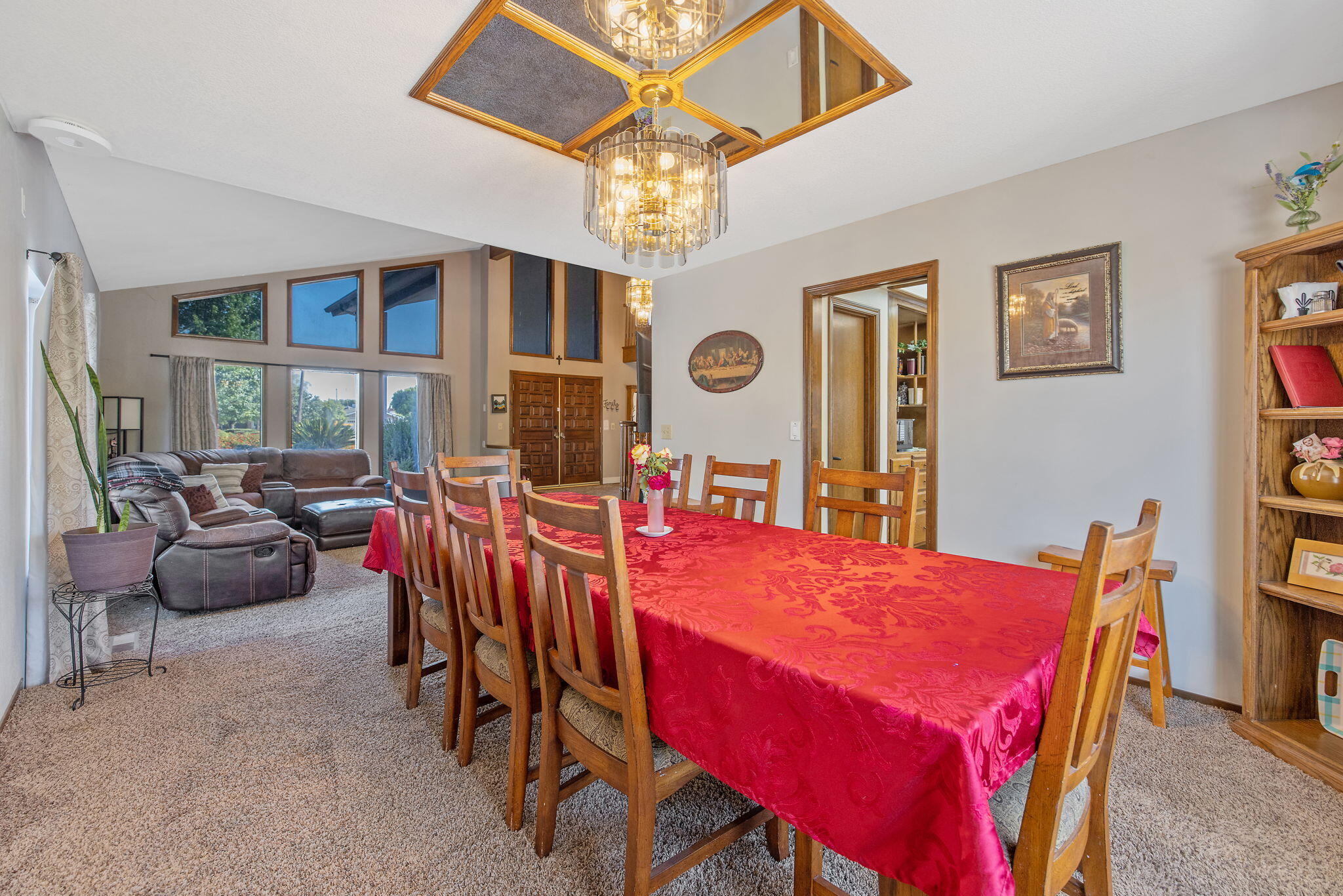 723 W Pine St, Exeter, CA 93221