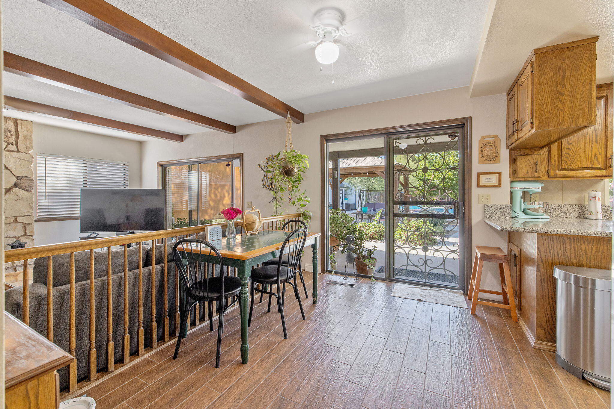723 W Pine St, Exeter, CA 93221