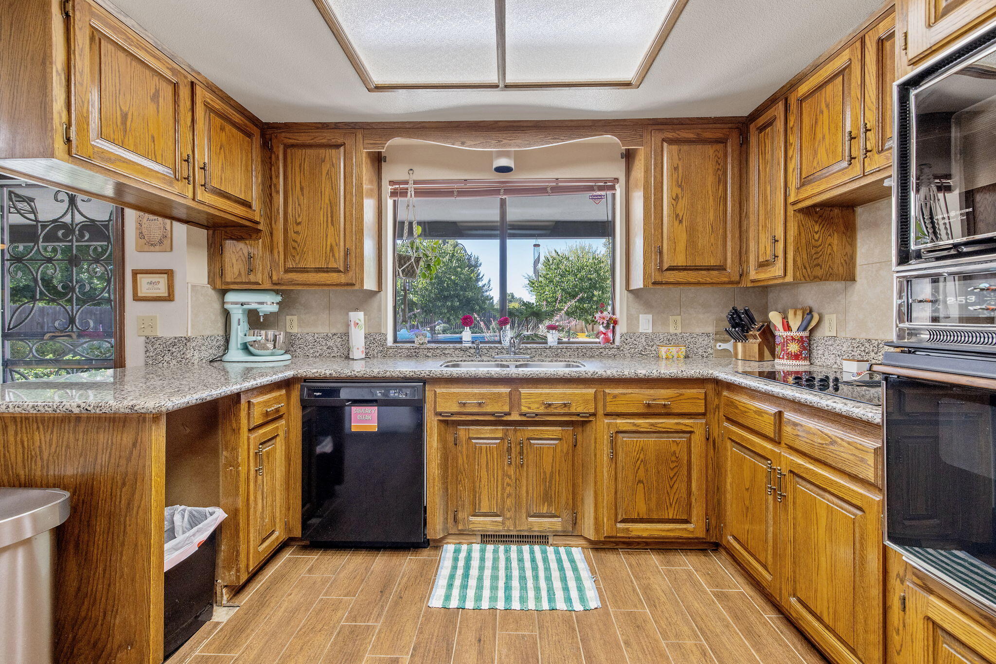 723 W Pine St, Exeter, CA 93221