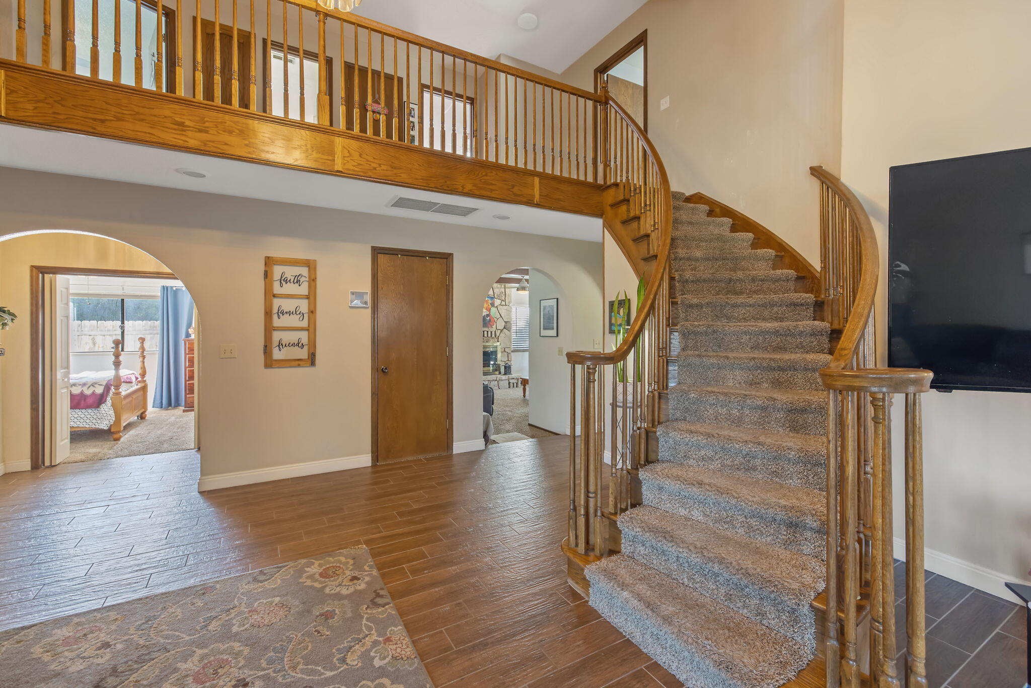 723 W Pine St, Exeter, CA 93221